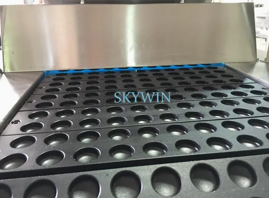 Skywin M&aacute;quina de fazer inje&ccedil;&atilde;o de chocolate cheia de Ol&aacute; Panda